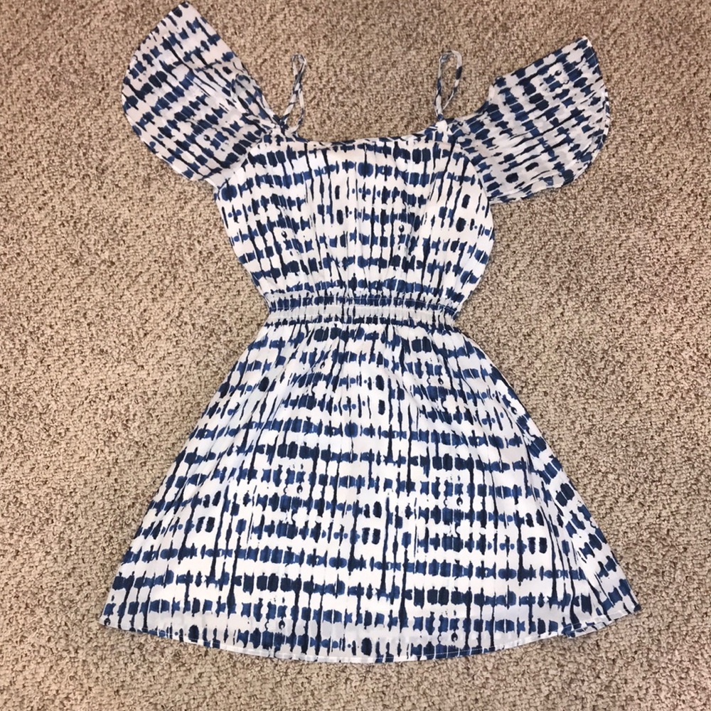 Printed Cold Shoulder Dress - Picture 7 of 12